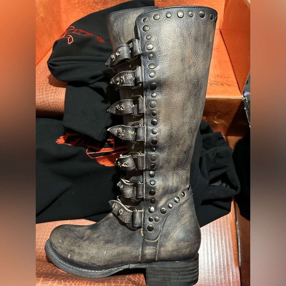 Size 7 Freebird Rory boots